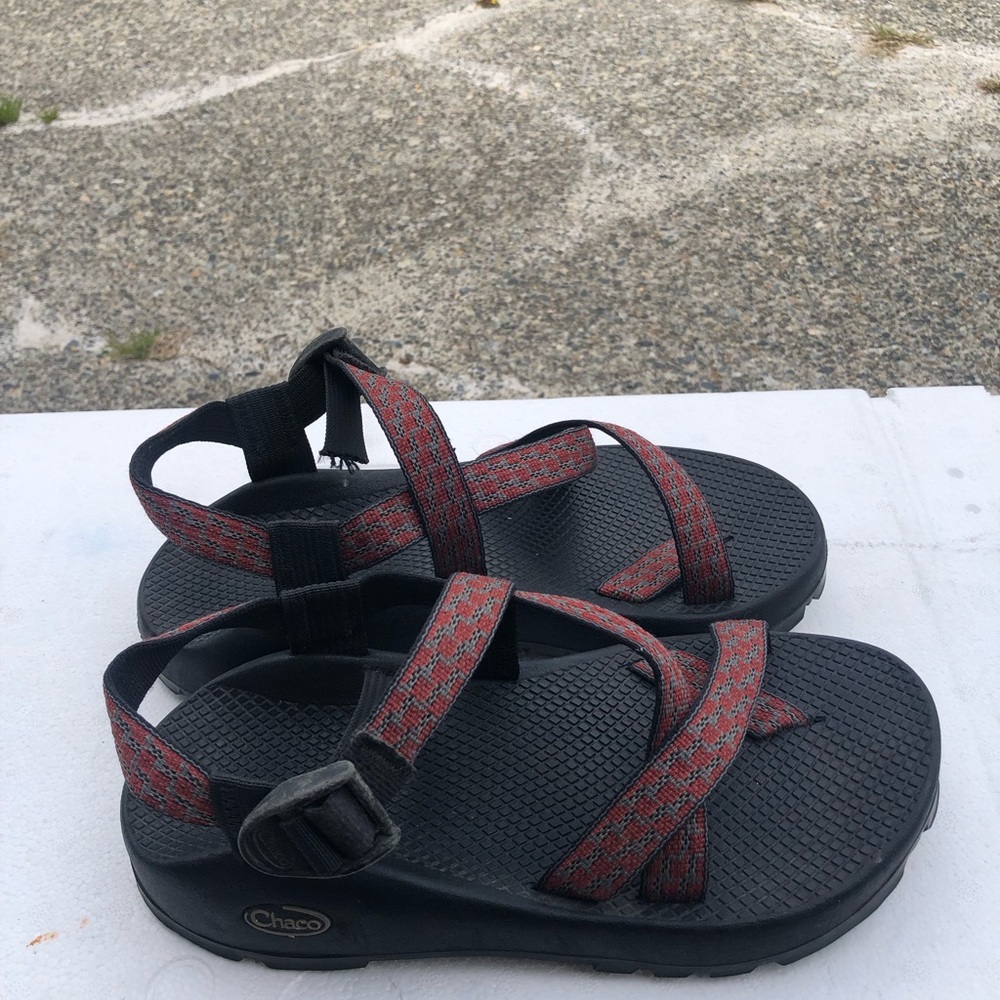 Chaco Men’s Black and Red Strappy outdoor sport Sandals Size 7